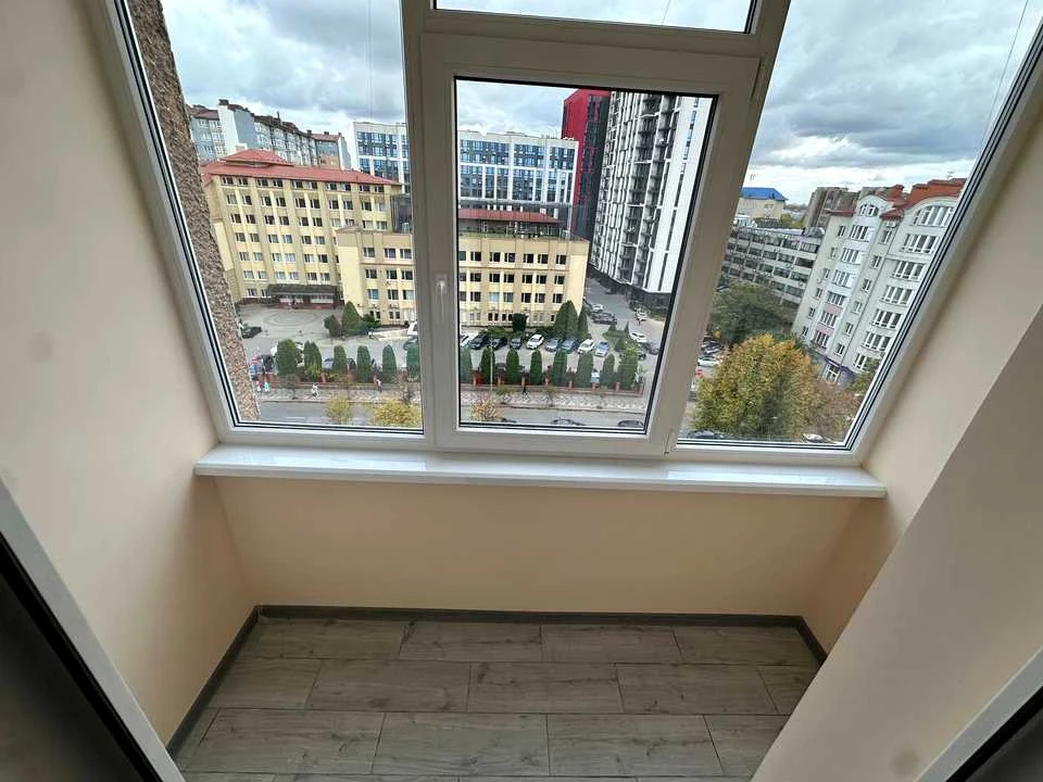Apartment. Ivano-Frankivsk, Ye. Konovalts Street