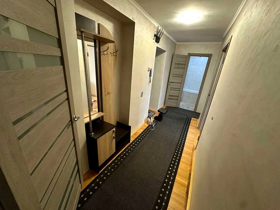 Apartment. Ivano-Frankivsk, Ye. Konovalts Street