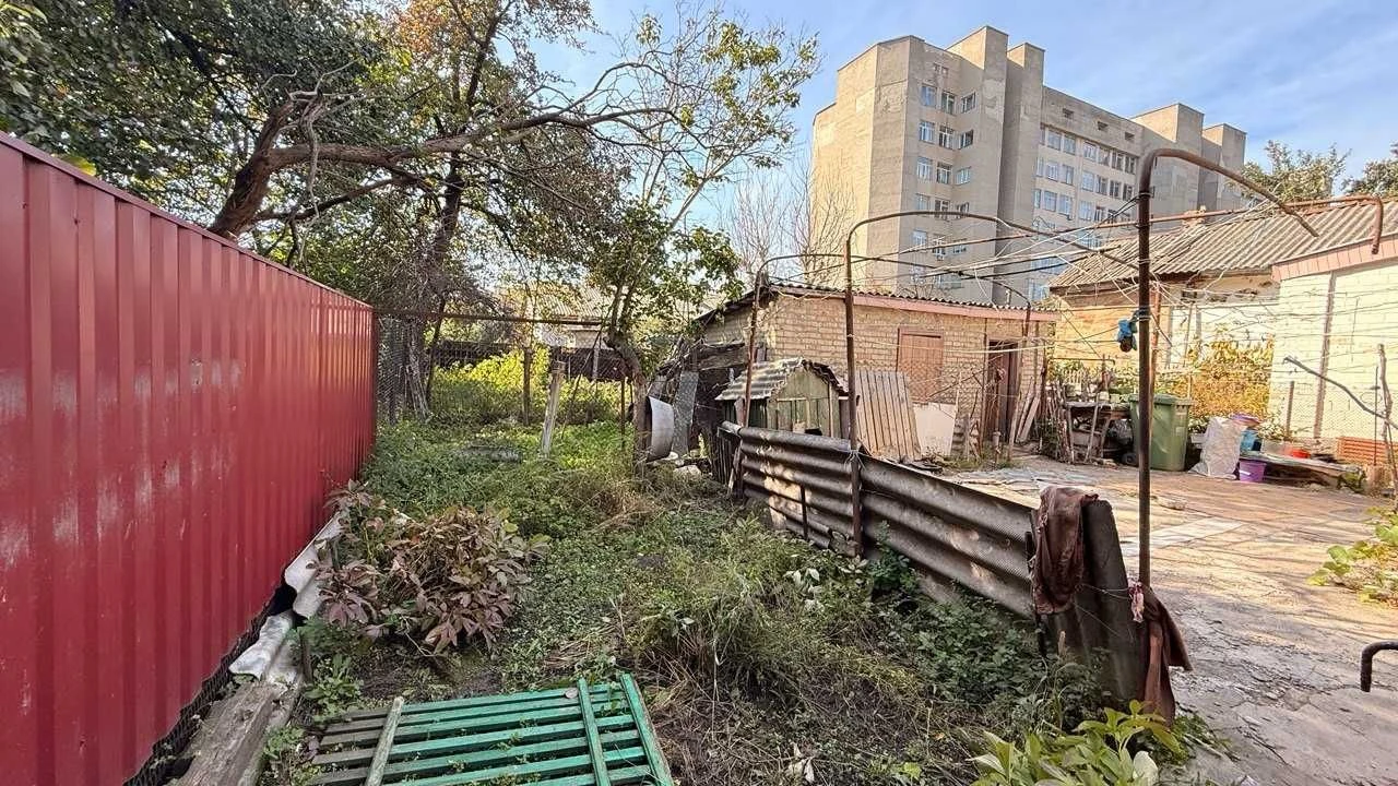 Sale of a part of a house on Khreshchatyk Street, 82 – Kazbet district