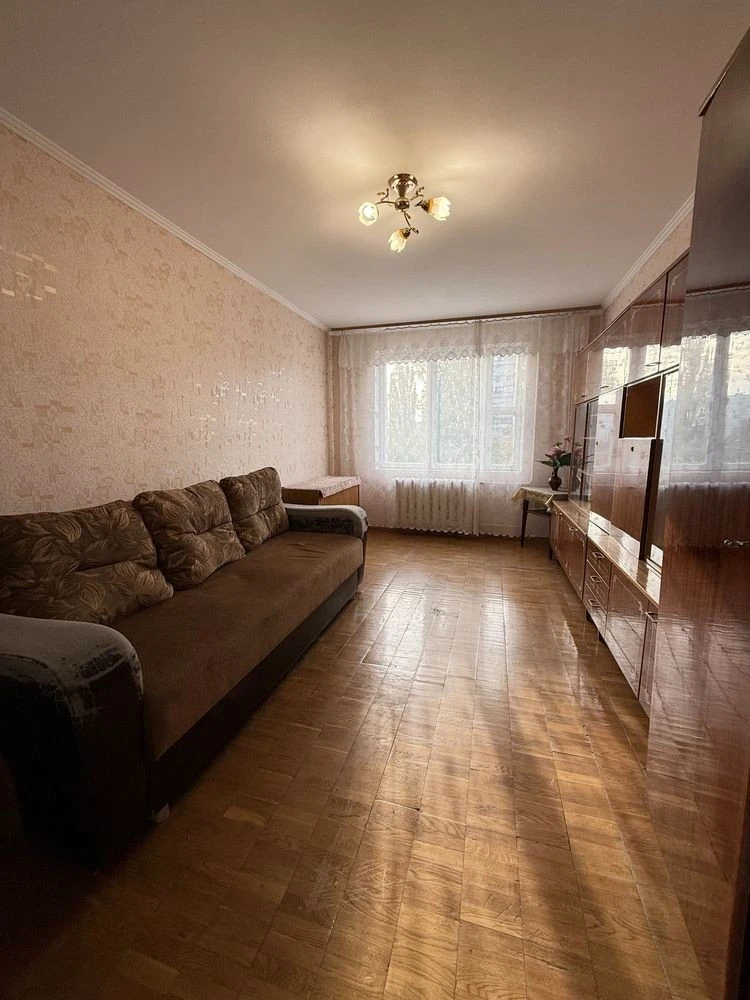 Rent a 3-bedroom apartment on Hnata Yuri. Borschagivka, Koli