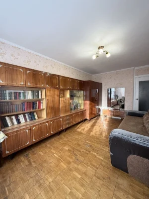 Rent a 3-bedroom apartment on Hnata Yuri. Borschagivka, Koli