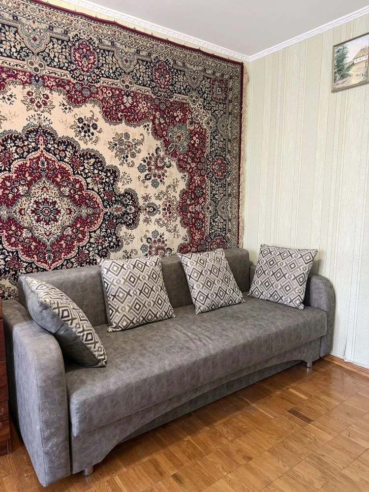 Rent a 3-bedroom apartment on Hnata Yuri. Borschagivka, Koli