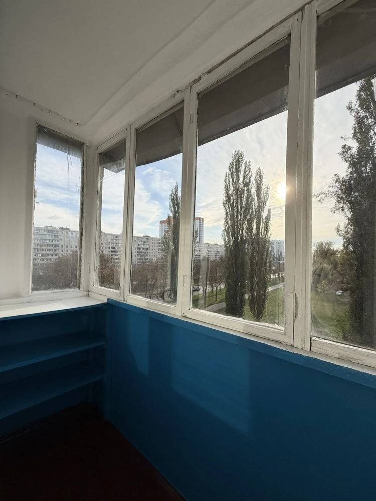 Rent a 3-bedroom apartment on Hnata Yuri. Borschagivka, Koli