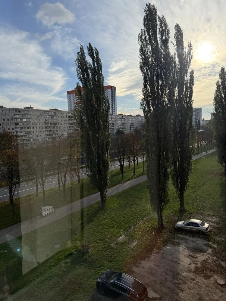Rent a 3-bedroom apartment on Hnata Yuri. Borschagivka, Koli
