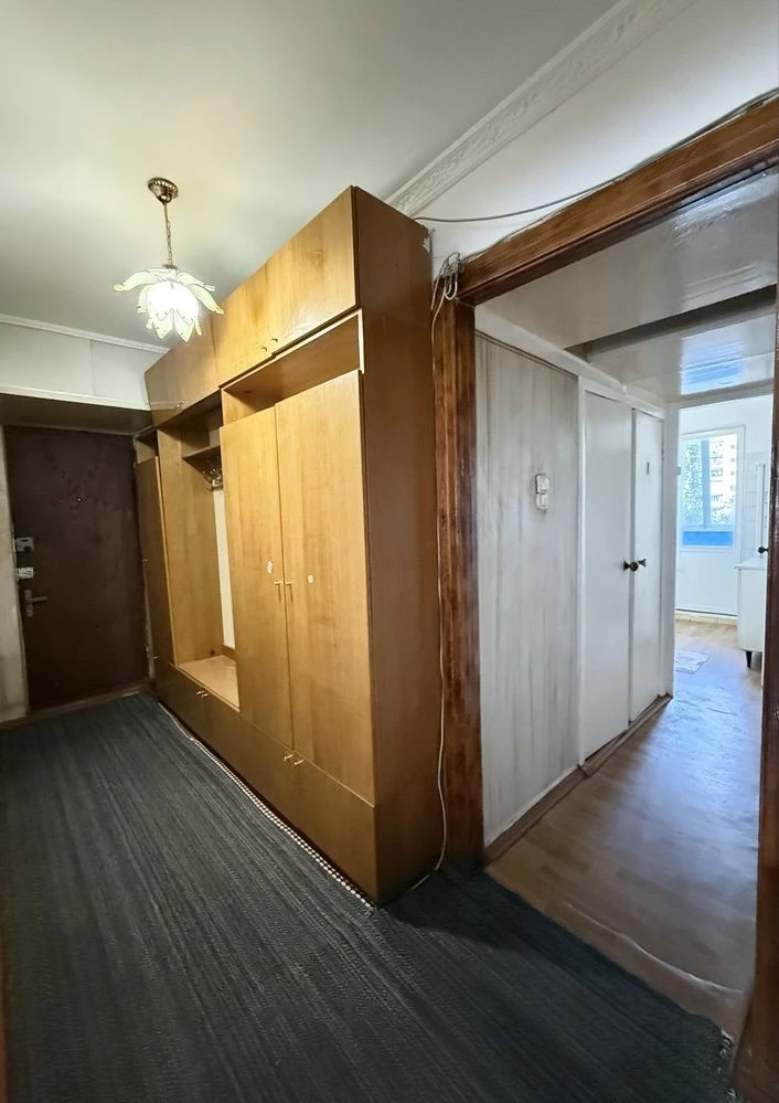 Rent a 3-bedroom apartment on Hnata Yuri. Borschagivka, Koli