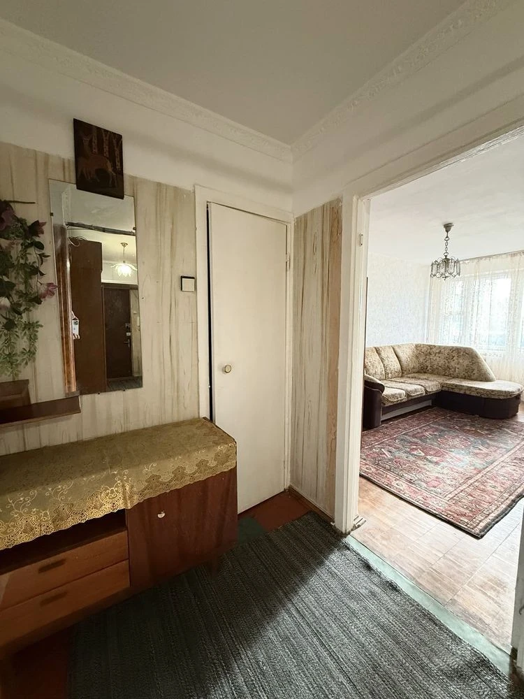 Rent a 3-bedroom apartment on Hnata Yuri. Borschagivka, Koli