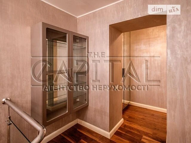 Продаж 4к квартири 196.2 кв. м на вул. Михайла Максимовича 3