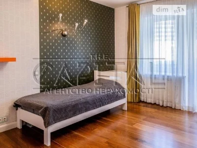 Продаж 4к квартири 196.2 кв. м на вул. Михайла Максимовича 3