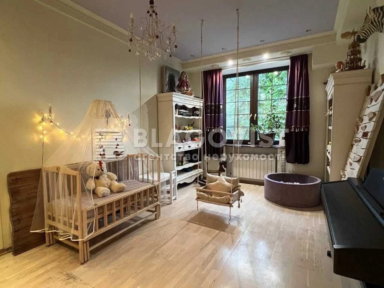 3-room apartment for sale, 92 sq m, with designer renovation, Sevastopol