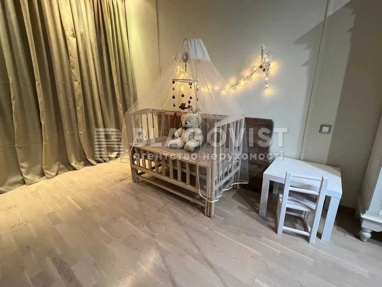 3-room apartment for sale, 92 sq m, with designer renovation, Sevastopol