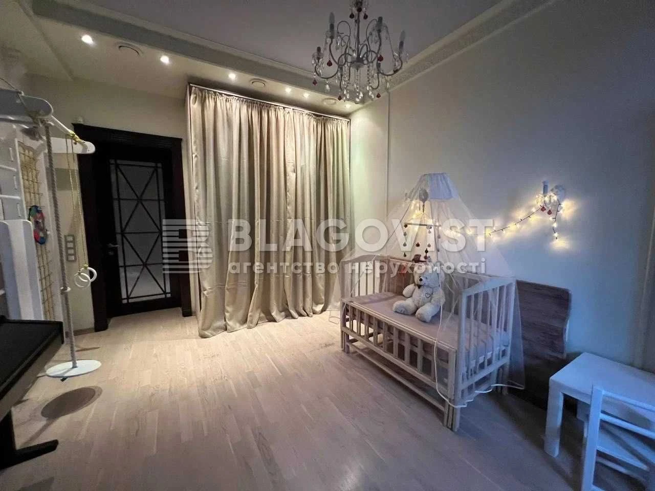 3-room apartment for sale, 92 sq m, with designer renovation, Sevastopol