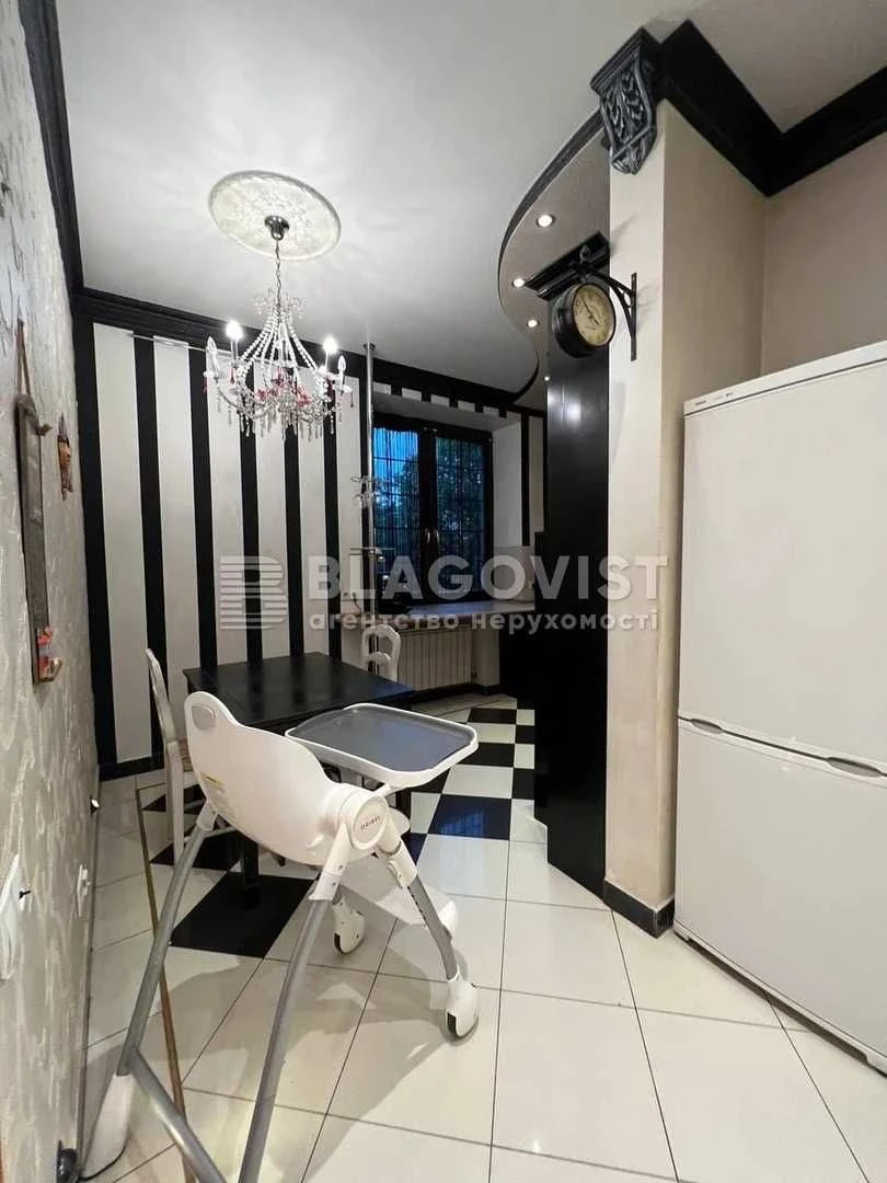 3-room apartment for sale, 92 sq m, with designer renovation, Sevastopol
