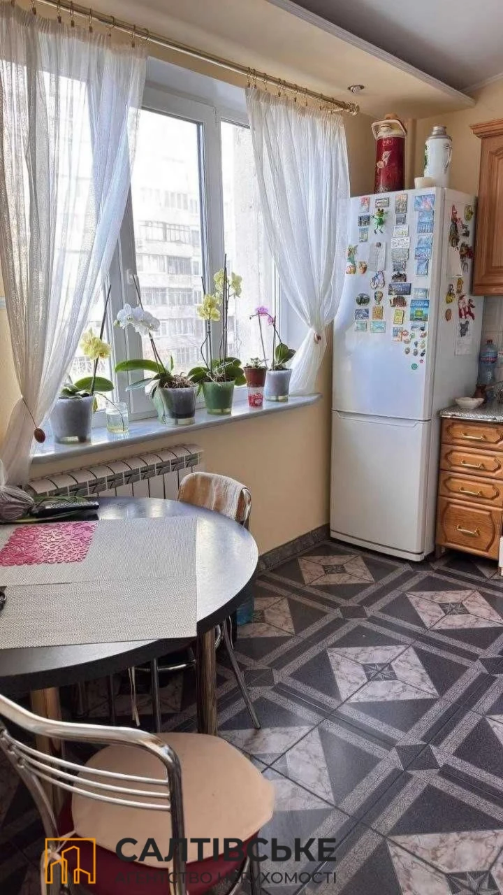 Продам 3-кімнатну квартиру в Харкові, Салтівка, Академіка Павлова 605