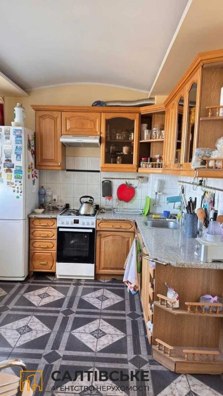 Продам 3-кімнатну квартиру в Харкові, Салтівка, Академіка Павлова 605
