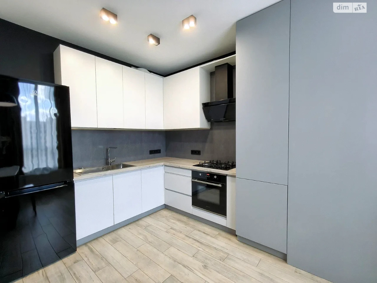 Long-Term Rental Apartment, Zhulyany