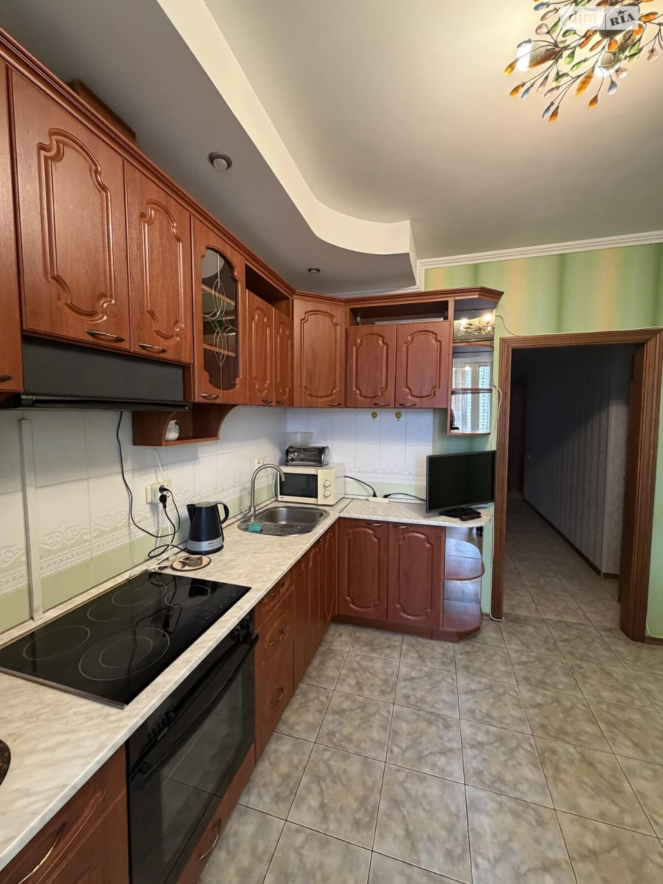Long-Term Rental Apartment, Poczynki