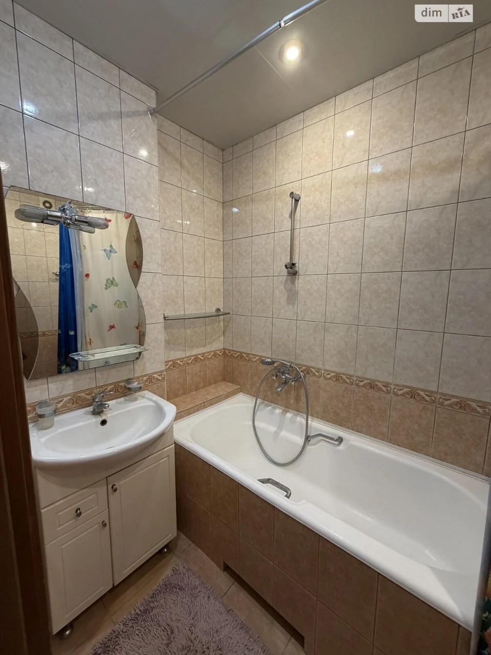Long-Term Rental Apartment, Poczynki