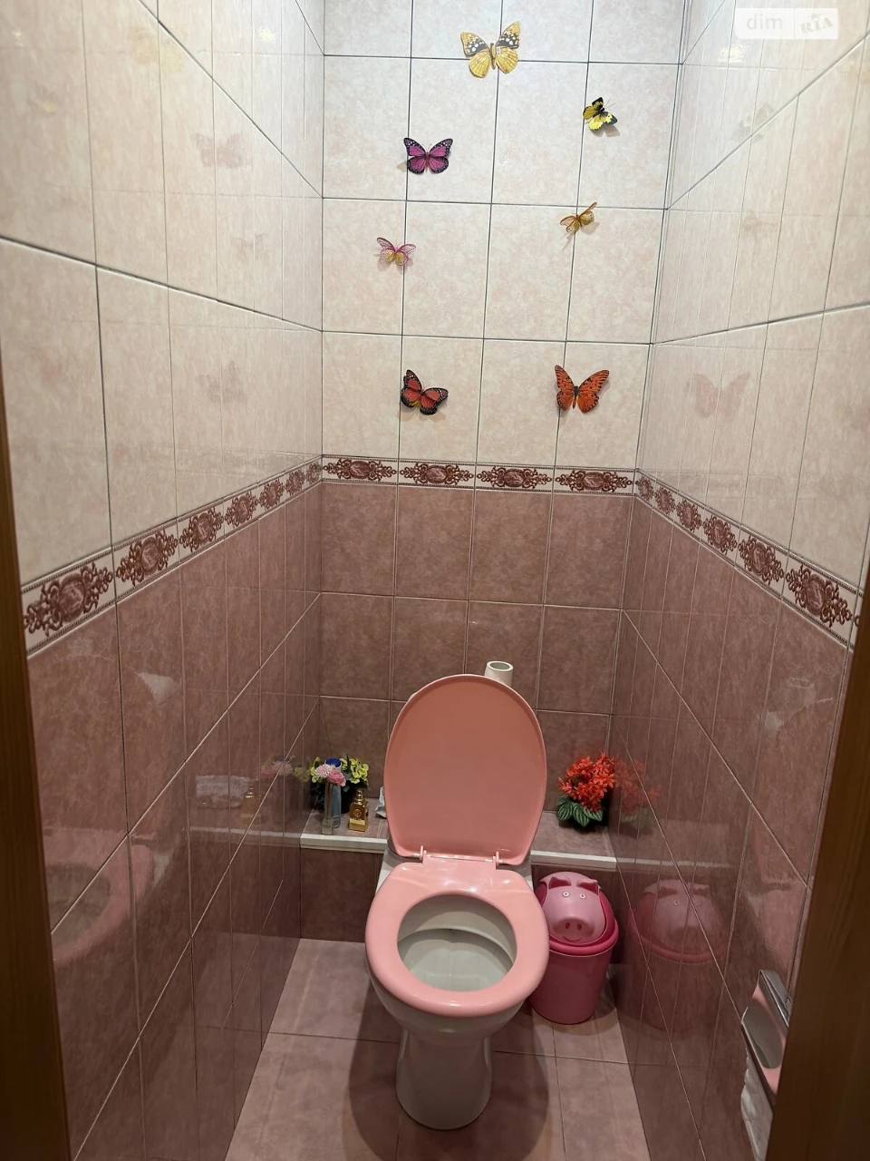Long-Term Rental Apartment, Poczynki