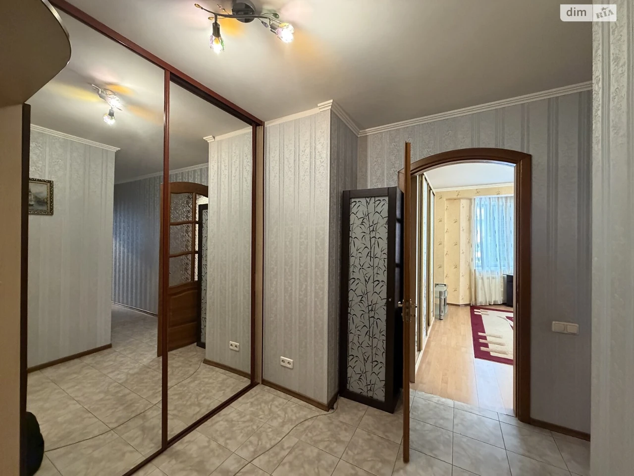 Long-Term Rental Apartment, Poczynki