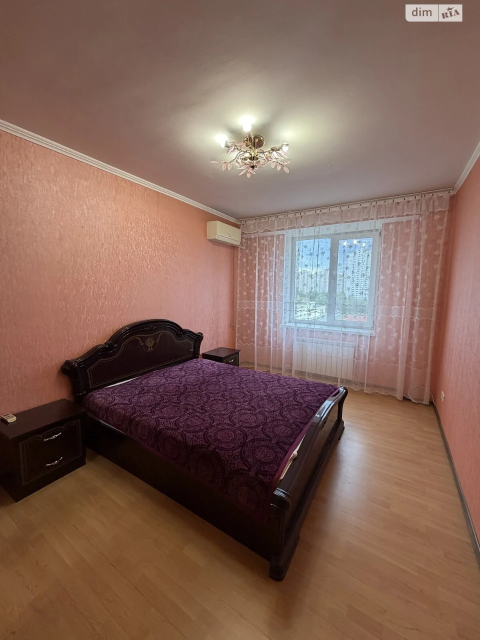 Long-Term Rental Apartment, Poczynki