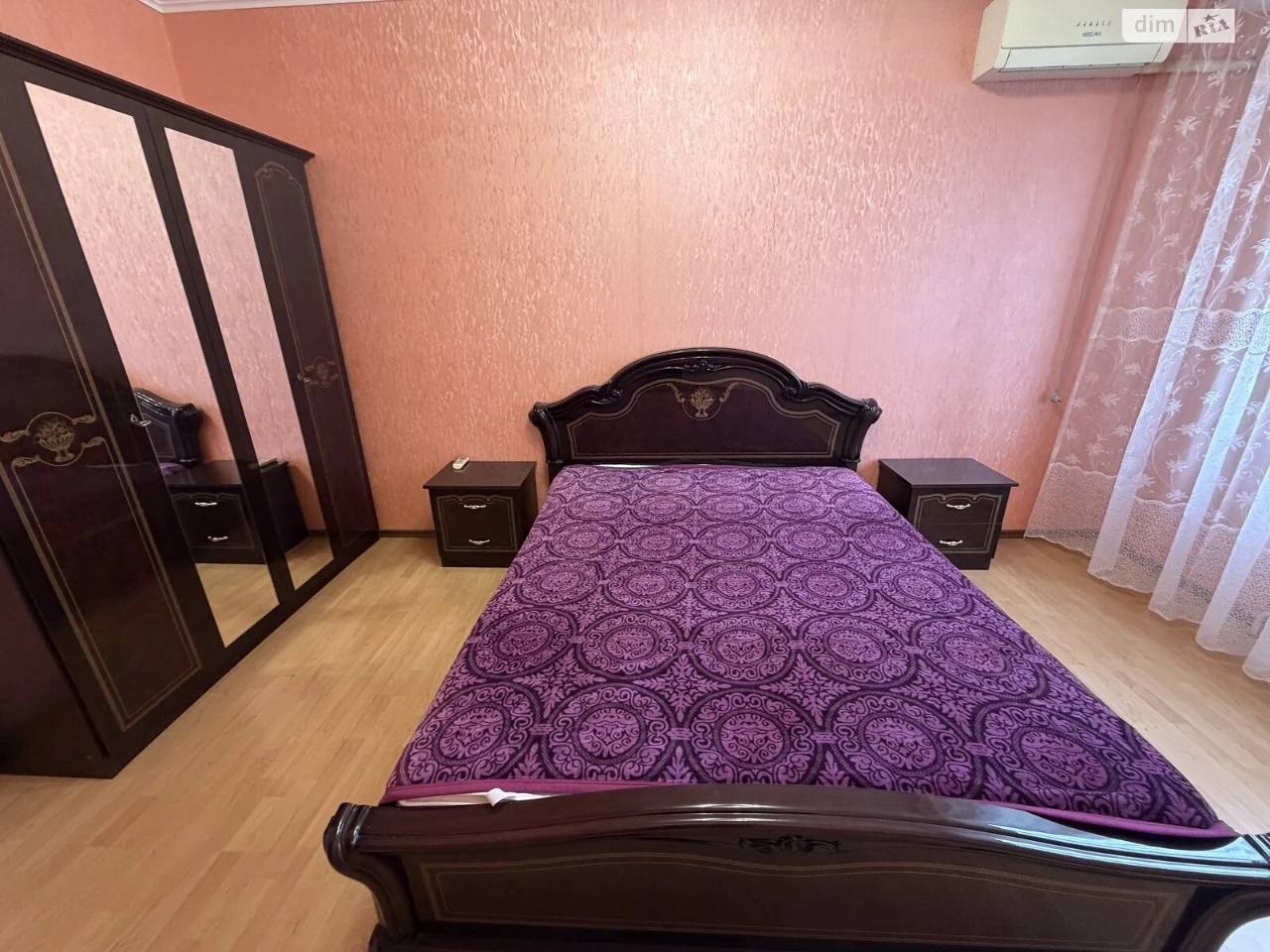 Long-Term Rental Apartment, Poczynki