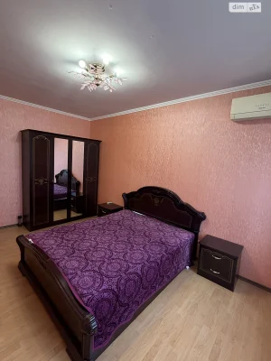 Long-Term Rental Apartment, Poczynki