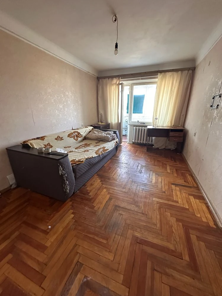 Продается 1-комнатная квартира, ул. Лахтинская