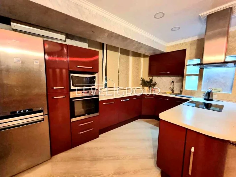 Apartment. Silverkilinska St., Pozniaky, Kyiv