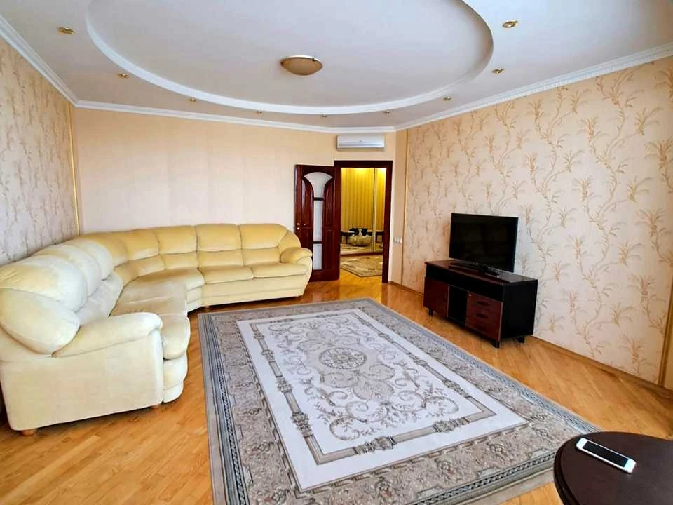 Apartment. Mykola Bazhan Prospekt, Kyiv