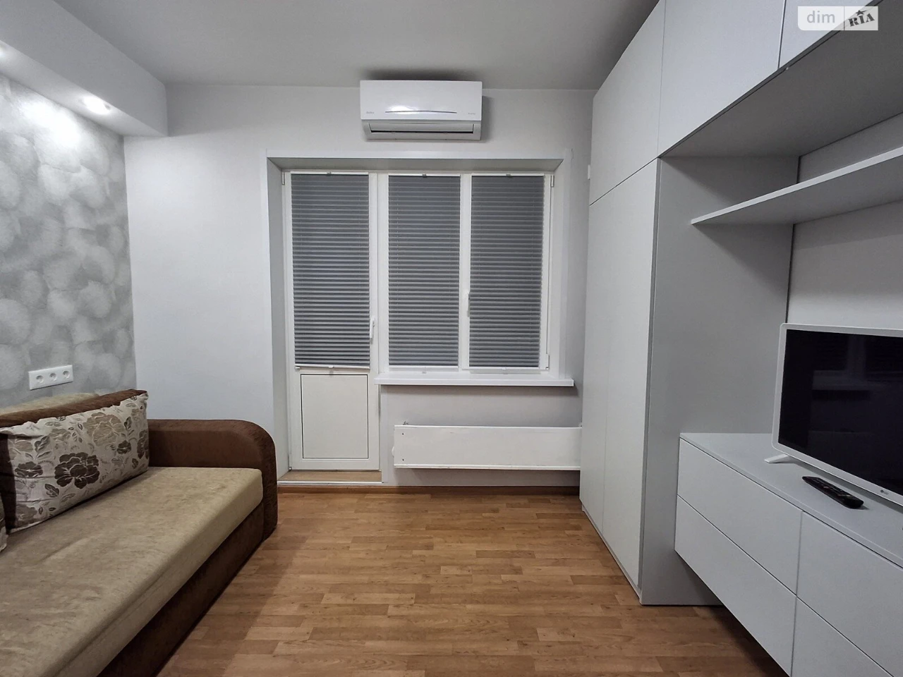 Long-Term Rental Apartment, Pozniaky