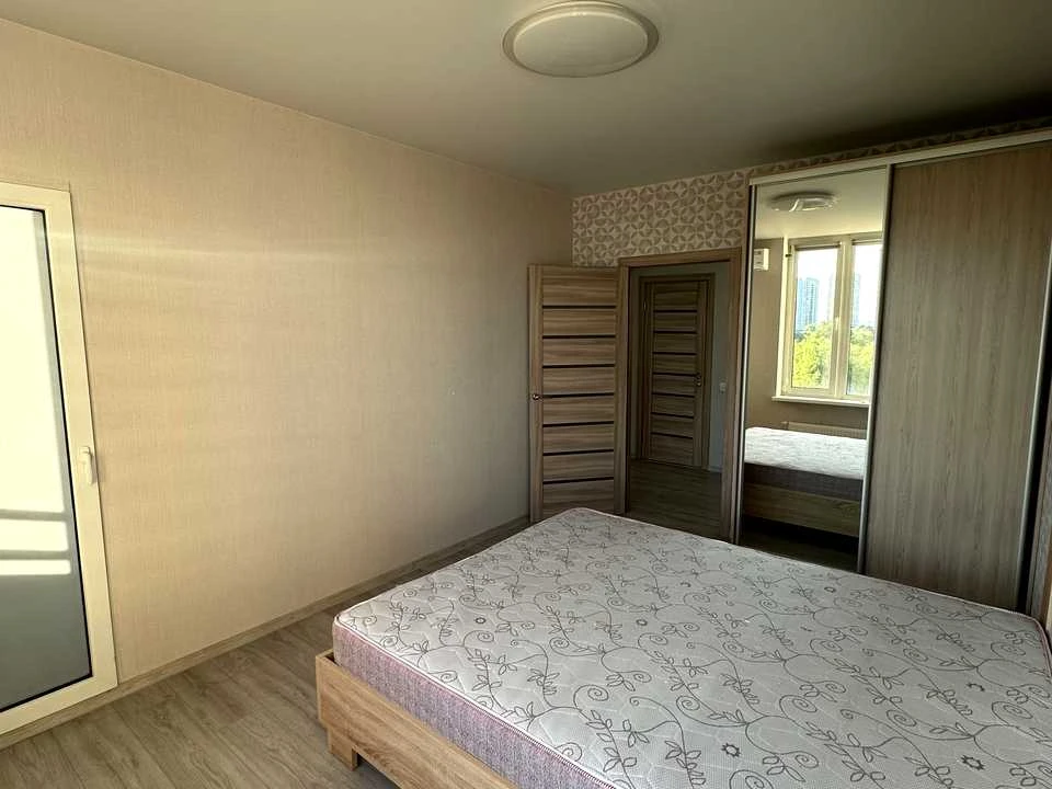 Apartment. Дніprovska Naberzhna str.