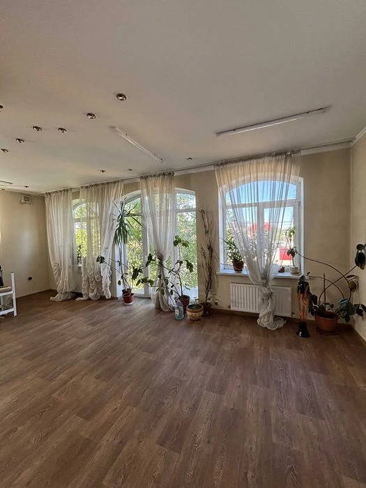 For sale 2-storey house, 5 rooms, with major renovation, Richt St.