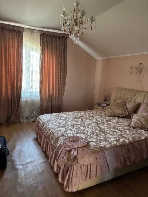 Продам 2-этажный дом 5 комн. с капремонтом, ул. Рихт