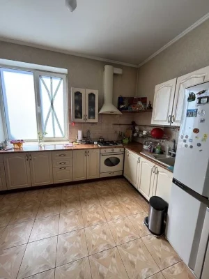 Продам 2-этажный дом 5 комн. с капремонтом, ул. Рихт