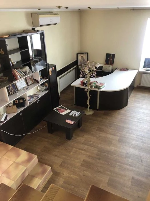 Продам 2-этажный дом 5 комн. с капремонтом, ул. Рихт
