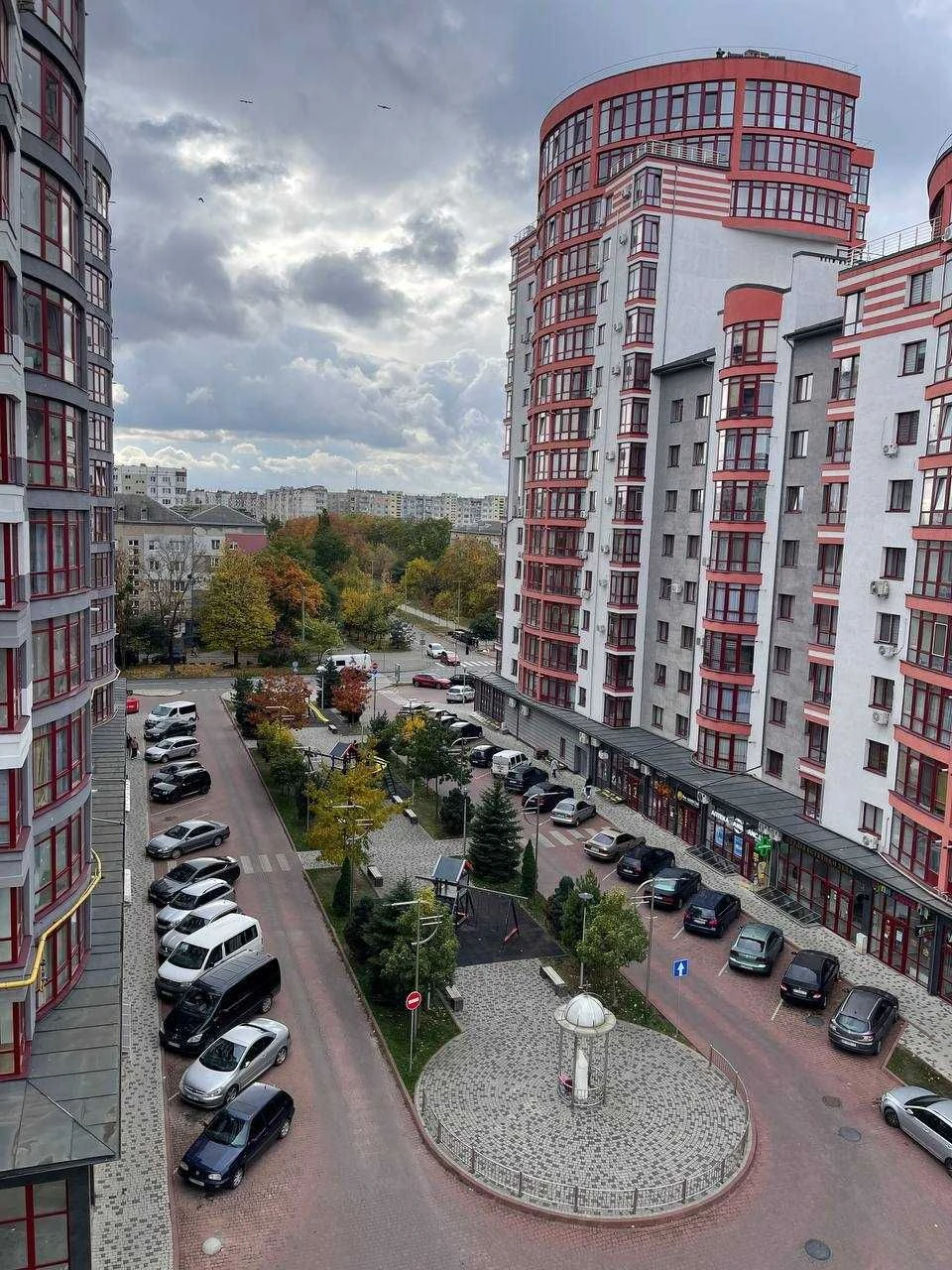 Spacious 2-bedroom apartment in the prestigious European City residential complex