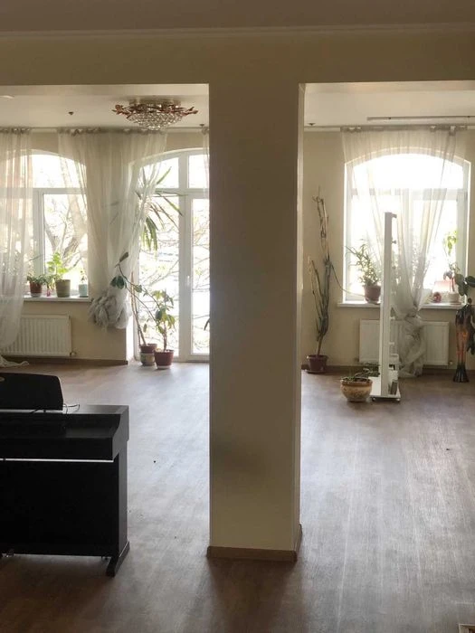 Продам 2-этажный дом 5 комн. с капремонтом, ул. Рихт