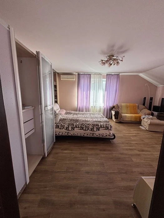 Продам 2-этажный дом 5 комн. с капремонтом, ул. Рихт