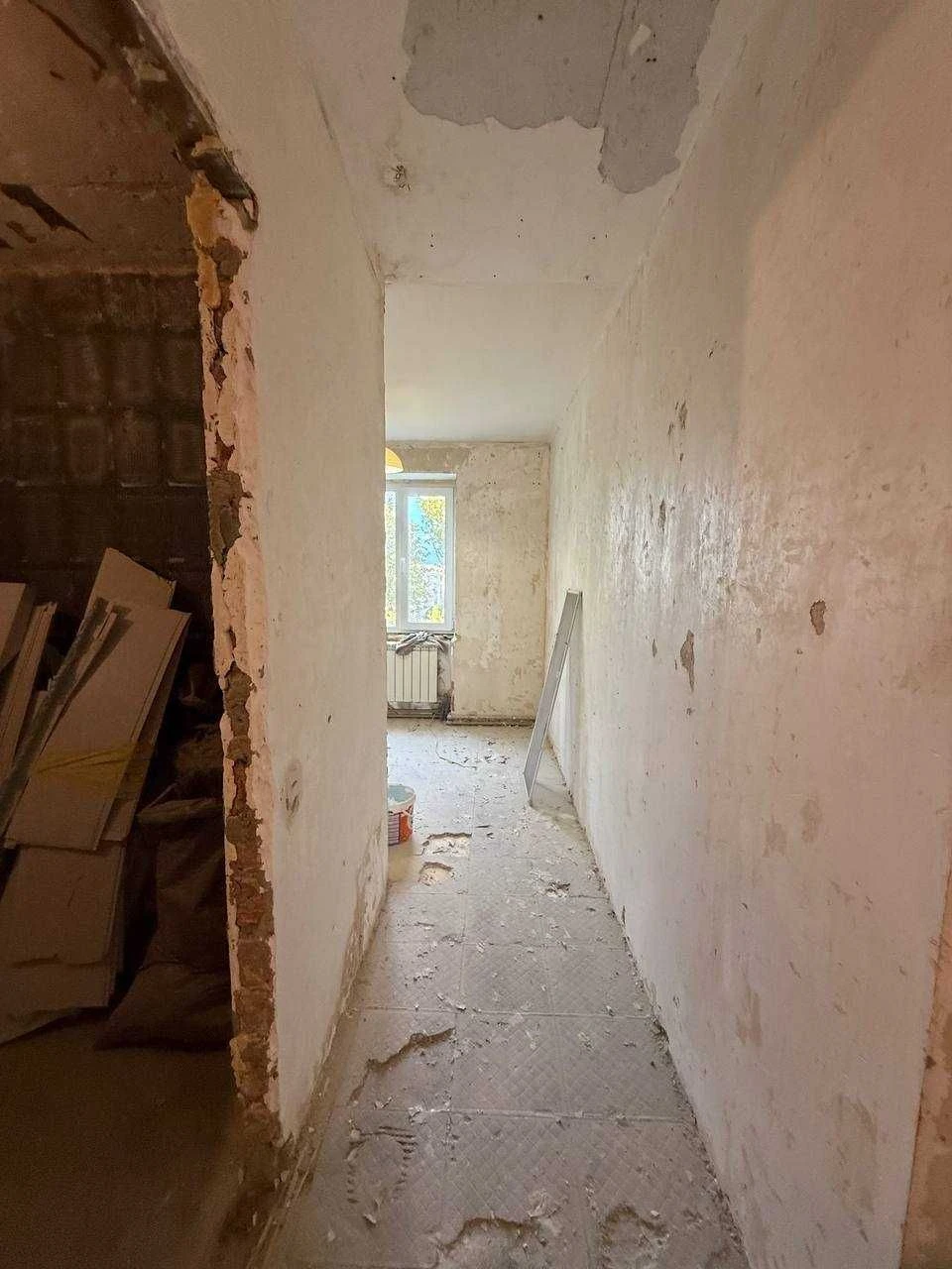 Sale of a 3-room apartment, Mira Avenue 17, near the "Theatrical" stop.