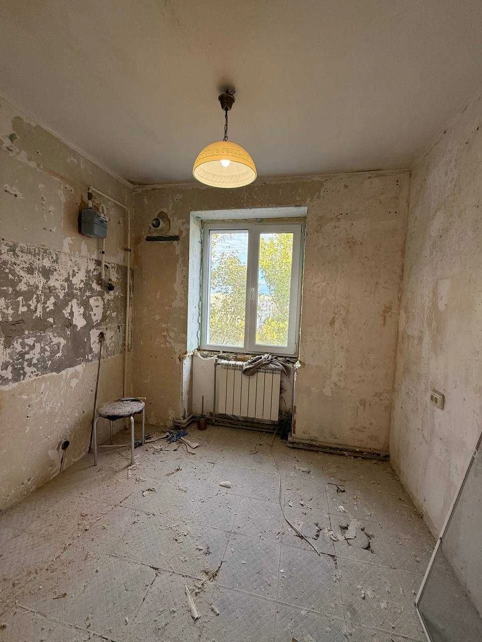 Sale of a 3-room apartment, Mira Avenue 17, near the "Theatrical" stop.