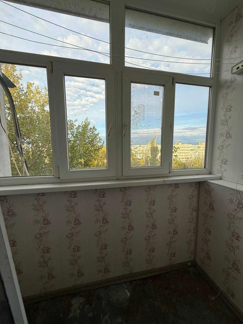 Sale of a 3-room apartment, Mira Avenue 17, near the "Theatrical" stop.