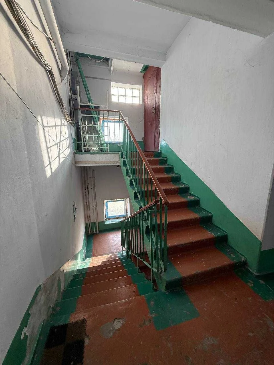 Sale of a 3-room apartment, Mira Avenue 17, near the "Theatrical" stop.