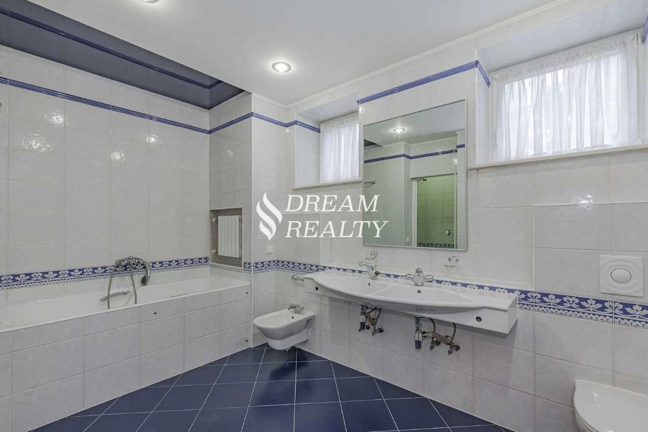 Аренда, улица Ивана Мазепы, 10, 4 комнаты, 155 м², Арсенальная