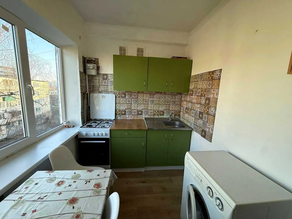 Квартира. Київ, вулиця Мілютенка