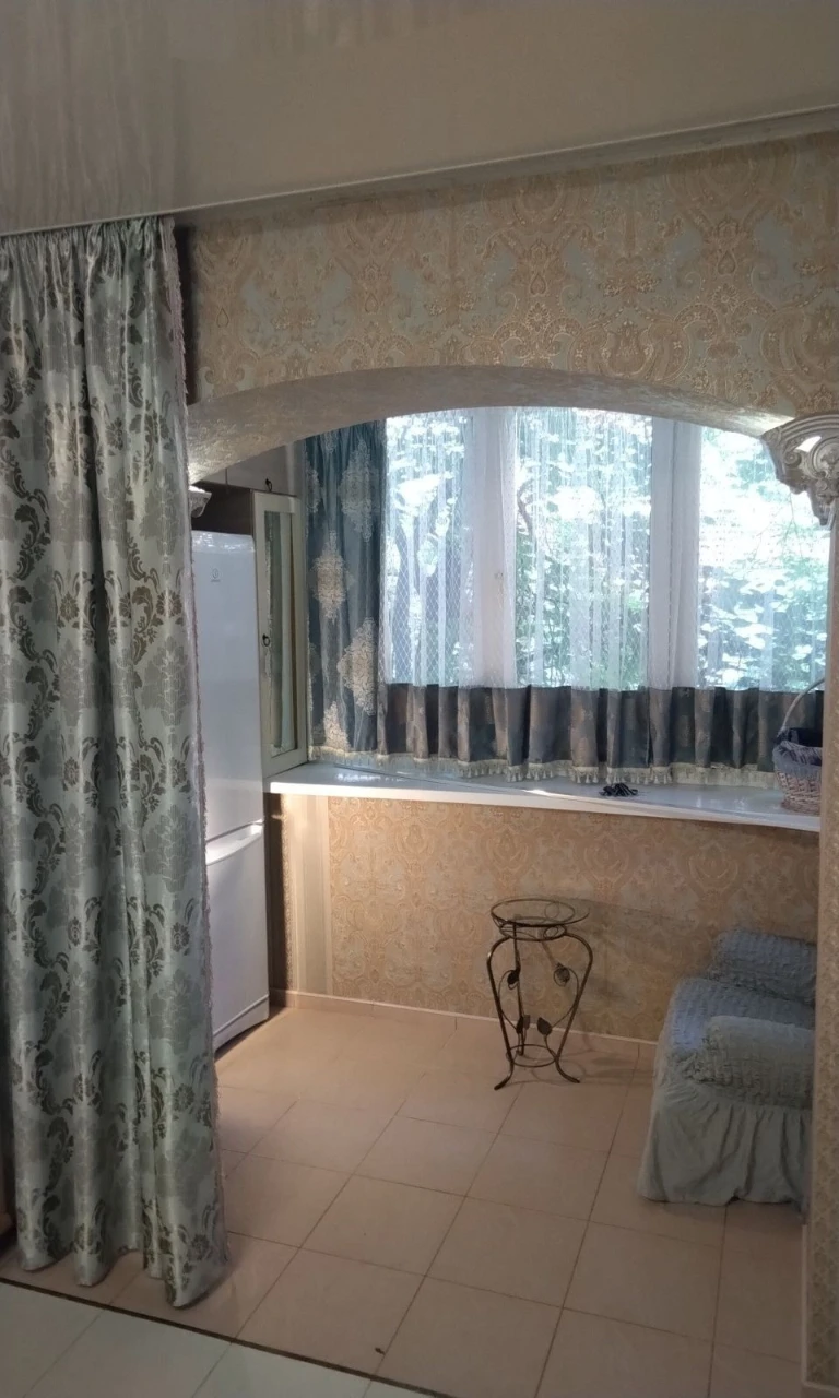 Olympic Metro, Palace Ukraine Metro, one-room apartment