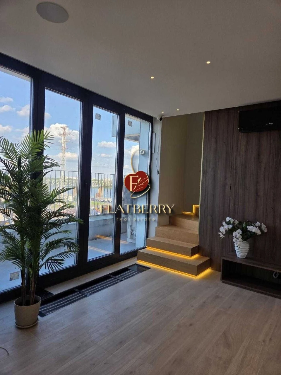 Продаж VIP, два поверхи, квартира 3-комнатная, ЖК Рибальский