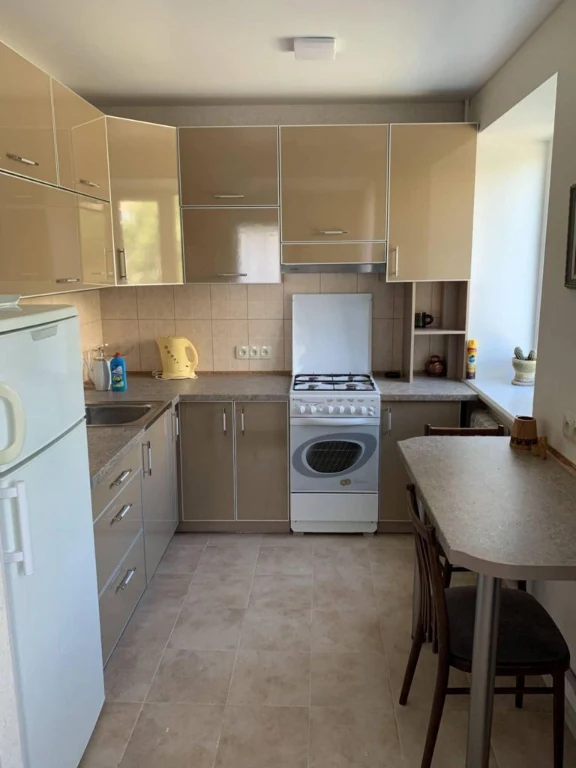 For sale: 3-room studio apartment, м. 23 августа, 1 minute