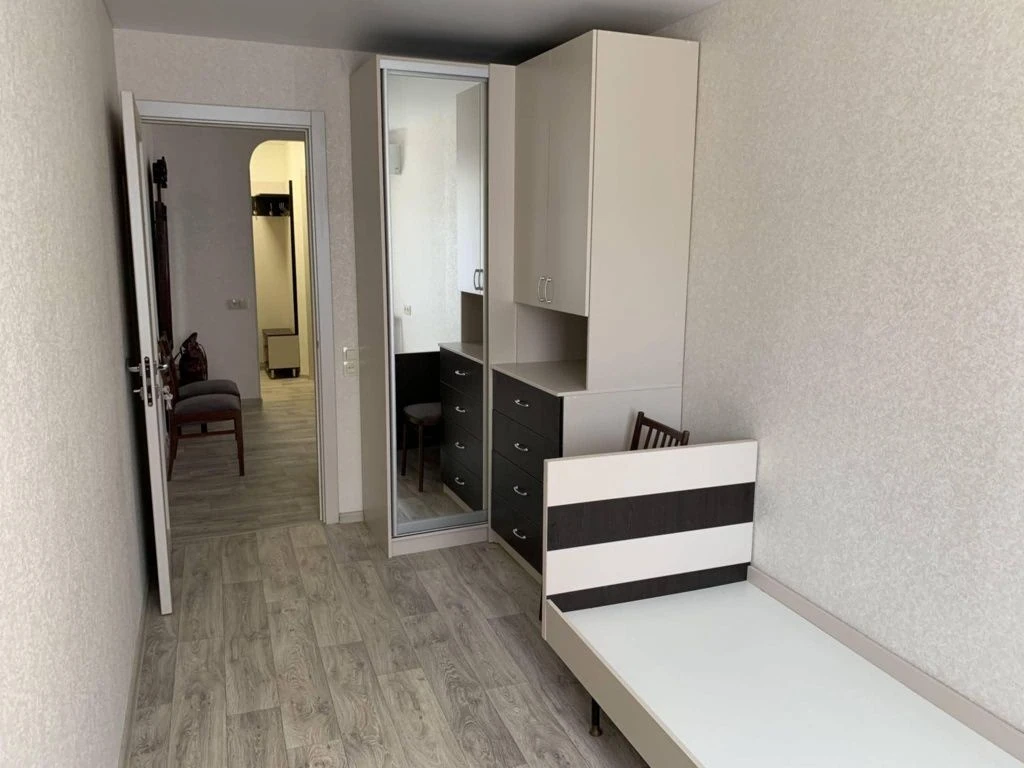 For sale: 3-room studio apartment, м. 23 августа, 1 minute