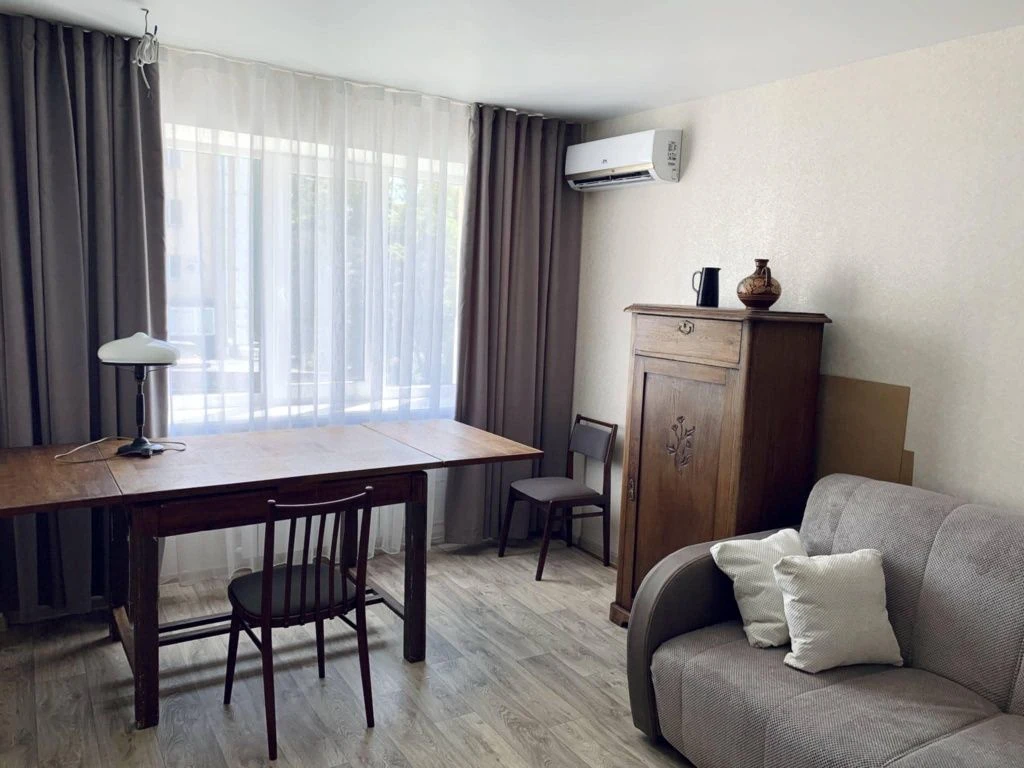 For sale: 3-room studio apartment, м. 23 августа, 1 minute