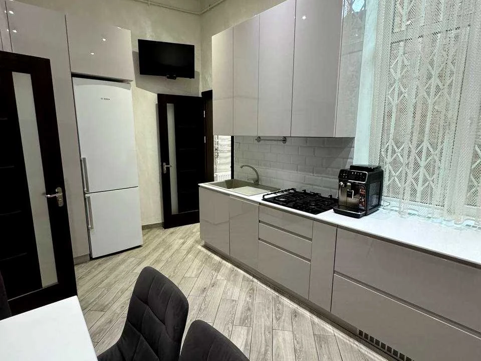 Apartment. Adam Mickiewicz Street, Chernivtsi